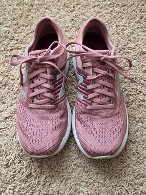 New balance Womens 860V10 Running Shoe, Dusty Rose. Size 9.